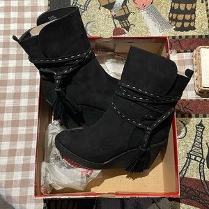 BNIB UnionBay Faux Suede Wedge Boots